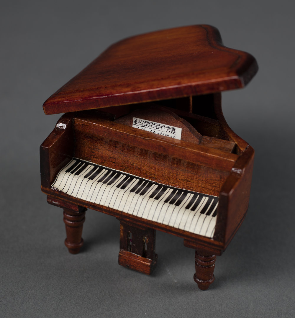 Miniature grand piano