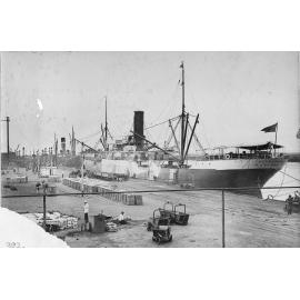Loading lead ore at Port Pirie
