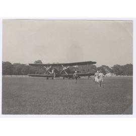Vickers Vimy landing at Calcutta