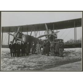 Vickers Vimy and crew at Hounslow