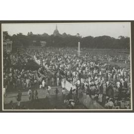 Crowds at Calcutta