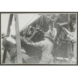 Vickers Vimy engine repairs
