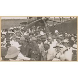 Vickers Vimy and crew arrival in Darwin