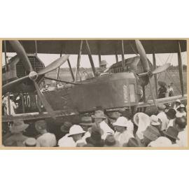 Vickers Vimy arriving in Darwin