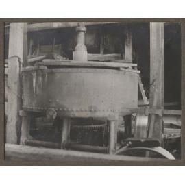 Grinding pan