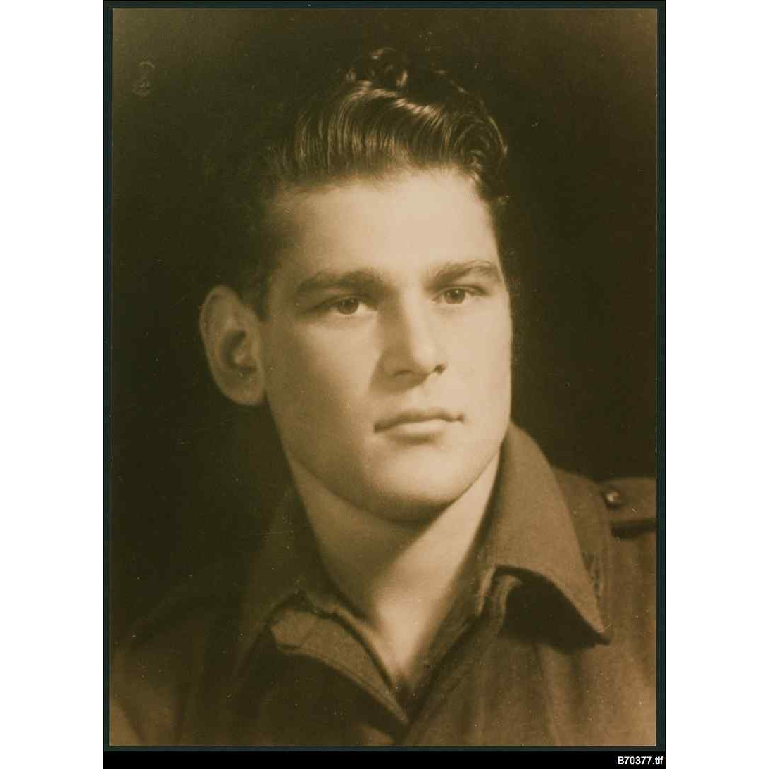 Immigrant's experiences: internment during World War Two